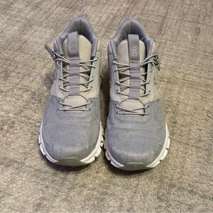 On Running Cloud Hi Sneaker